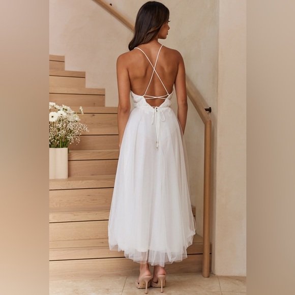 Selfie Leslie NWT
Floating By Plunging Neckline Mesh Overlay Midi Dress - Picture 6 of 6